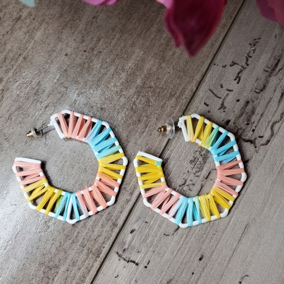 NWT Pastel Octogonal Raffia Open Hoop Earrings Purple Blue Green Orange Yellow - Picture 3 of 11